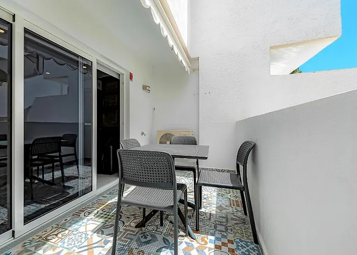White studio in las americas